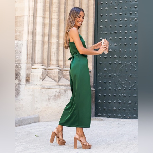 Robe verte en satin de la marque THE ARE - Picture 3 of 4